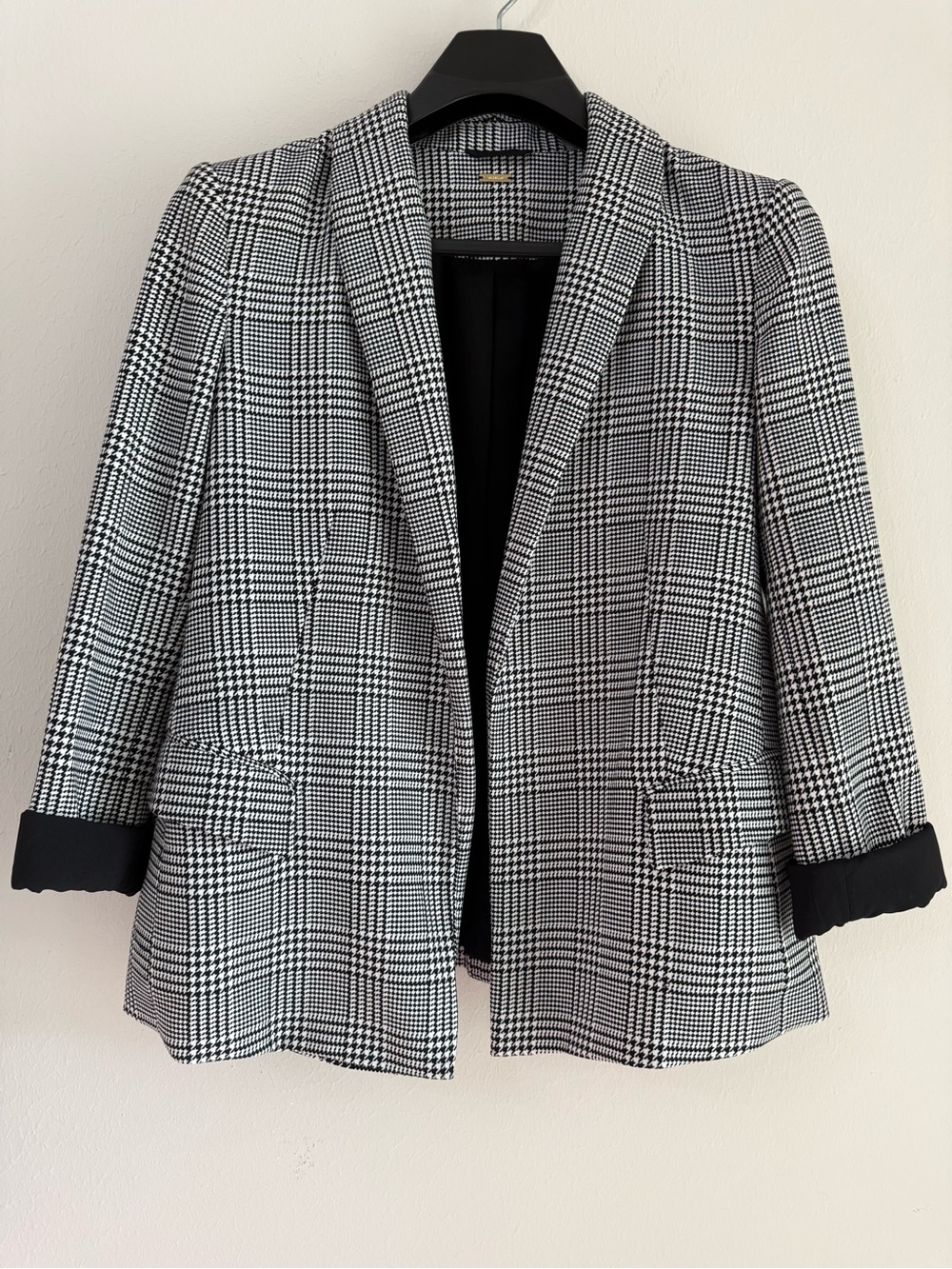 Tahari Black and White houndstooth Blazer Jacket